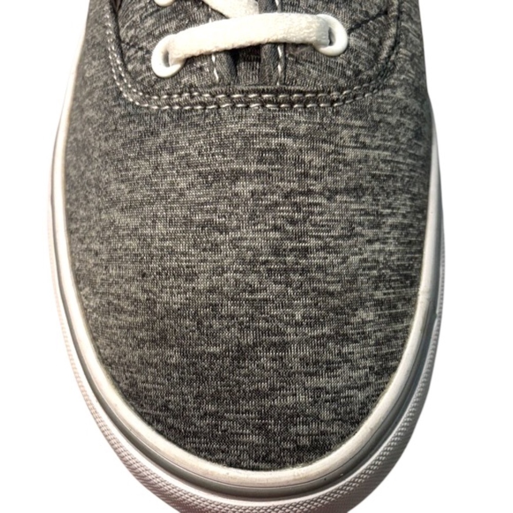 NWOT-Fila Women’s Low-Top Canvas Sneakers w/ a Quilted Pattern-Grey & White - Picture 7 of 11